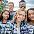 屋外で笑顔のグループショット（ライフスタイル画像）